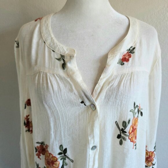 Fig and Flower Blouse Top Plus Size 2X 1X Floral Embroidered Semi Sheer Crinkle - Picture 3 of 8